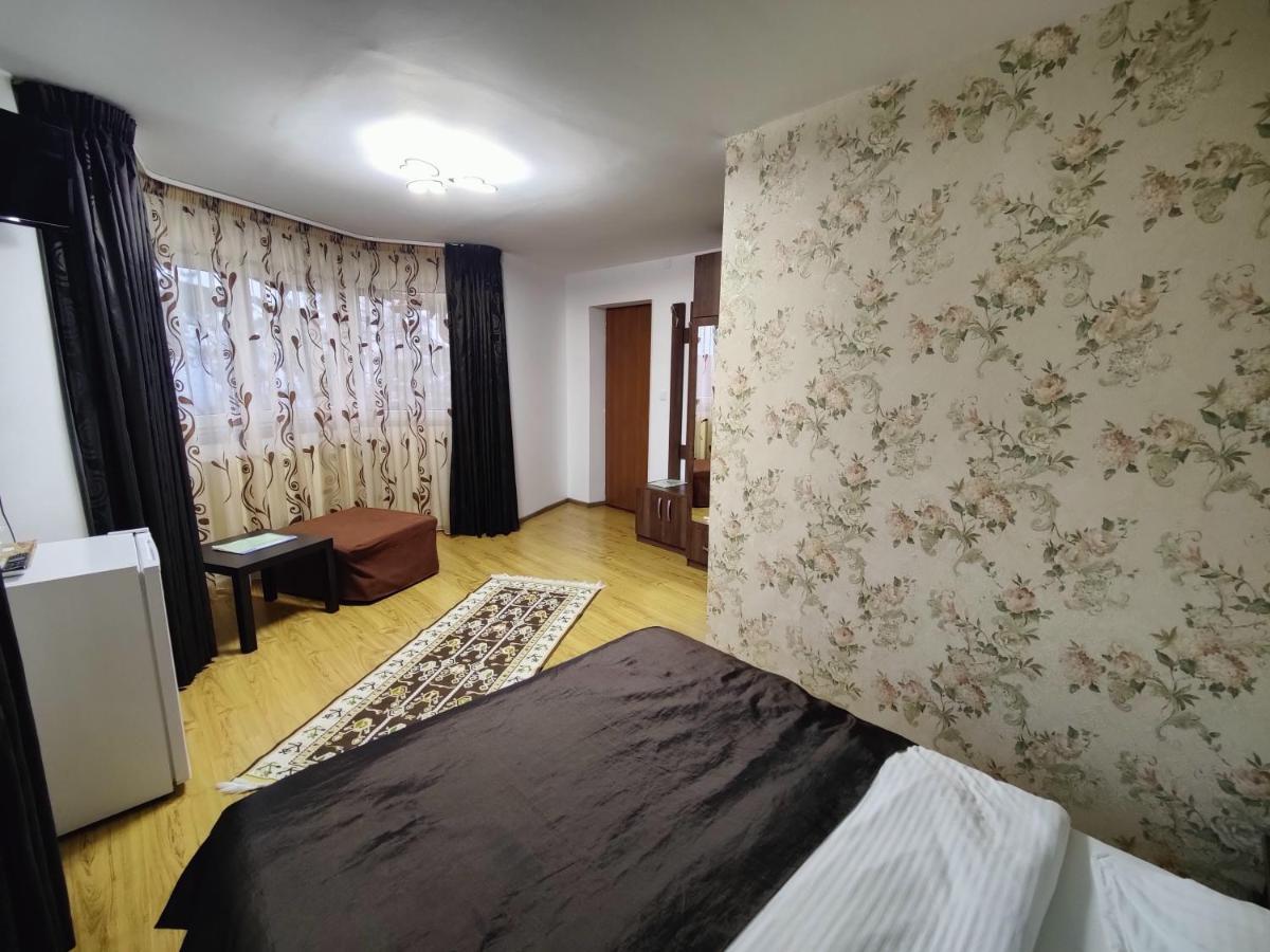 Casa Adina Ξενοδοχείο Σινάια Εξωτερικό φωτογραφία